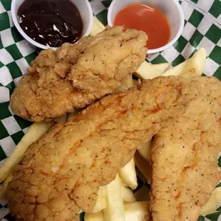 CHICKEN STRIPS BASKET