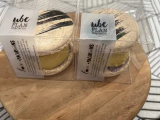 Love & Macarons