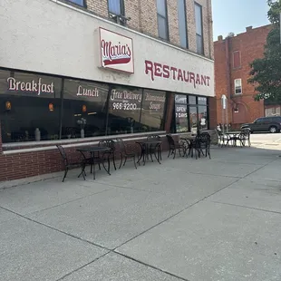 the outside of the restaurant