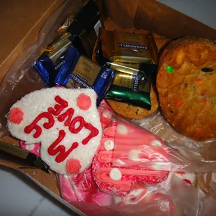 dont mind the chocolate...a sample of the hand decorated cookies , valentines day!