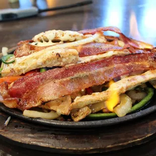 FLAMING FAJITAS              
Pork loin charbroiled to perfection, bacon, poblano peppers and topped with monterrey cheese.