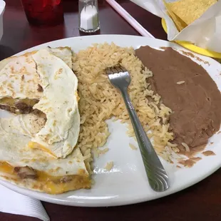 a plate of mexican food