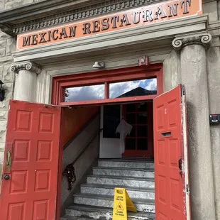 The building is run down but goegeous