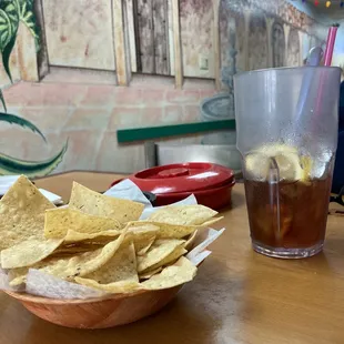 Chips and ice tea while waiting for meal.