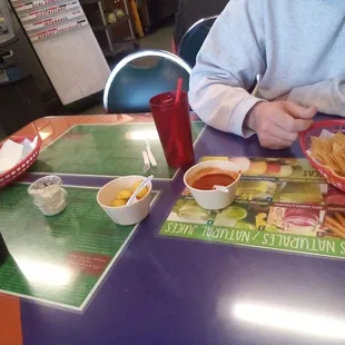 Chips, drinks (Jamaica, water), salsa, lemon, tartar sauce @ Maria&apos;s San Pedro