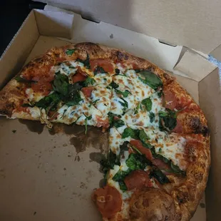 Spinach and pepperoni pizza