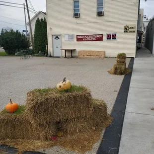 Walking from back parking lot  Maria's Home Cooking Restaurant for Lunch on Saturday 11/4/2023