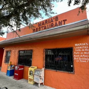 the outside of the restaurant