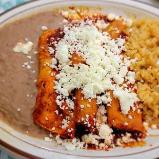 Thr enchiladas Mexicanas con queso fresco are delicious, but they have many delicious  dishes. The enchiladas Americanas are very good too.