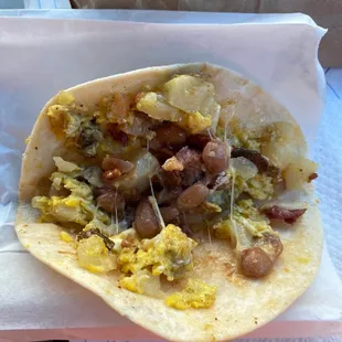 Potato bacons and egg taco