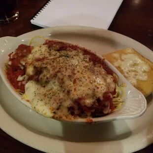 Spaghetti! Cheese bread!