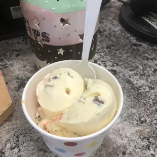 Banana nut and pralines and cream