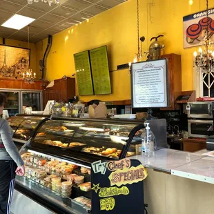 This cafe has potential but always falls short.