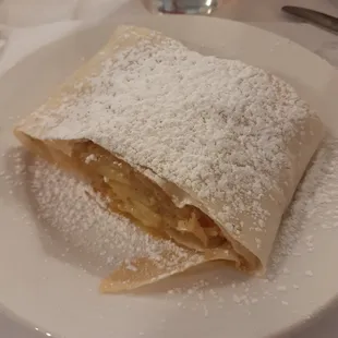 Perfect apple strudel - this is how it is supposed to be done!