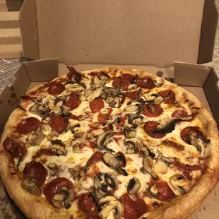 Large pep &amp; shroom   Awesome!!!