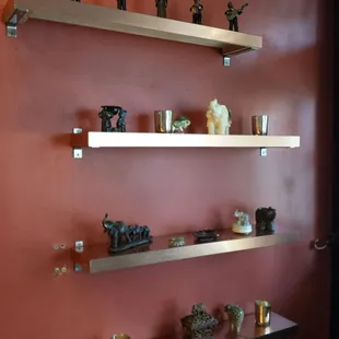 Decor of Elephants and Jazz Figurines. #cute