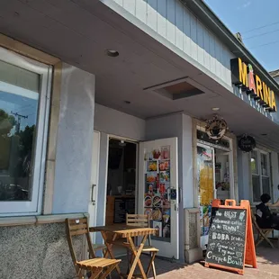 the outside of the restaurant