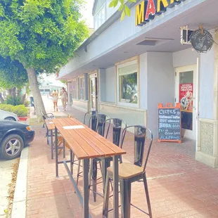 They have coffee, smoothies, crepes and Acai bowls