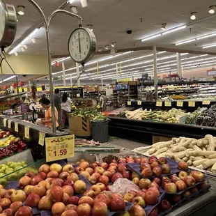 Inside Marina Grocery, Beresford Square, Milpitas, CA.