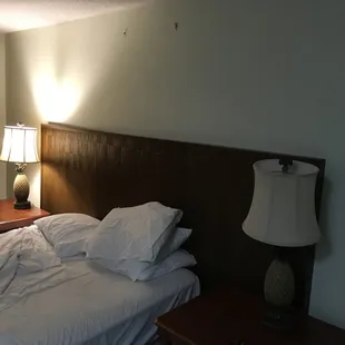 Only one light worked, and no art on the walls....hooks, but nothing hanging on them.