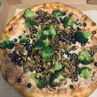 16" Vegan Cheese pizza with veggies