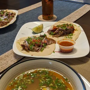 Barbacoa con su consomé