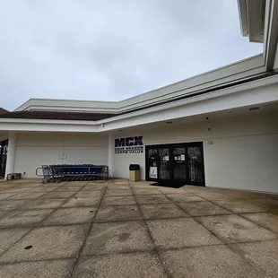 Side entrance from Mokapu Mall...