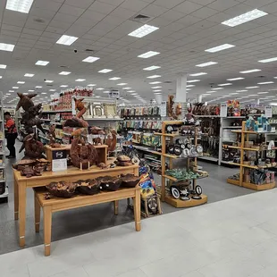 Hawaiian souvenirs, etc.