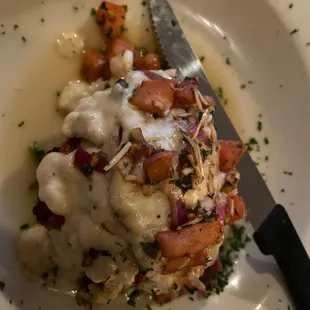 Chicken Betty Lou - wild rice, a mushroom blend; sautéed spinach, tomato and basil bruschetta, chardonnay cream sauce.