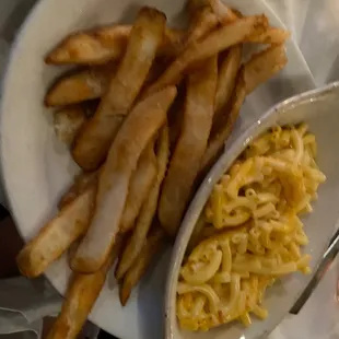 Kids Mac and cheese with French fries