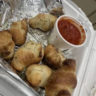 8 Piece Garlic Knots