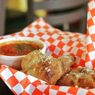 food, chicken wings and fried chicken