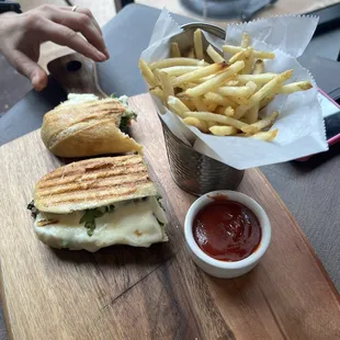 Prosciutto sandwich pressed (lunch)