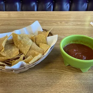 Complimentary nachos and salsa