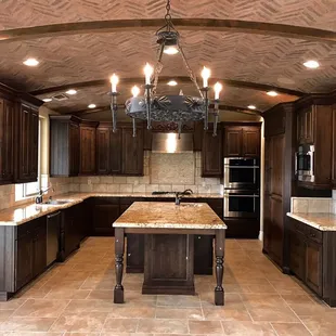 The other side to that other picture, what a kitchen
