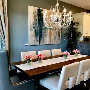 Dinner for 8. This model had way more space in the dining area than first anticipated. Follow me on Instagram: @mariojbiz