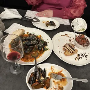 Extremely salty muscles with way too much oregano and deconstructed Bruschetta.  Extremely disappointing.