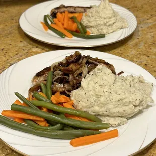 MY WORLD FAMOUS BANGERS &amp; MASH TASTED SENSATIONAL !