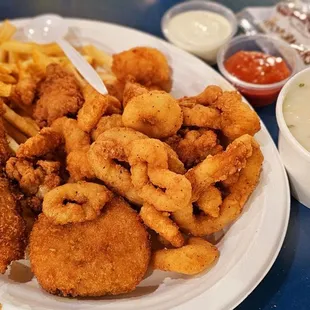 Pick 5 (Family Style) with Crab Cake, Fried Oyster, Popcorn Shrimp, Calamari Rings and Fried Fish