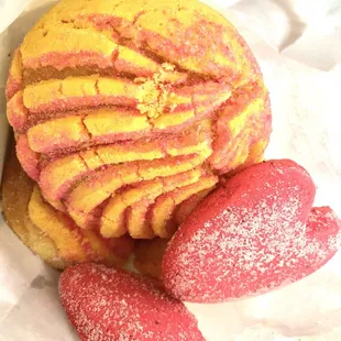 Conchas and heart cookies