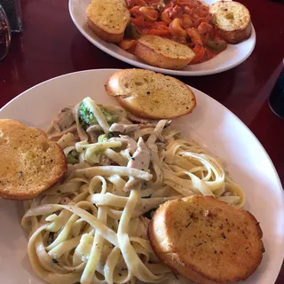 Kids Fettuccine Alfredo with Chicken
