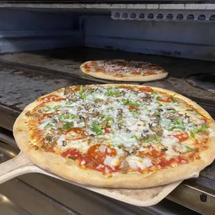 Mario&apos;s special pizza