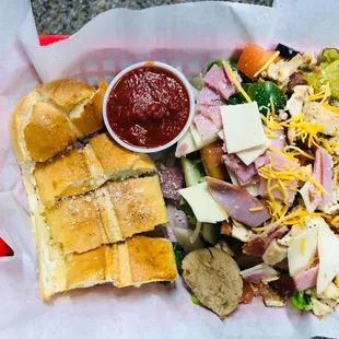 Lunch Special Salad &amp; Garlic Bread