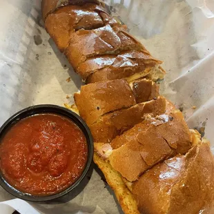 Vegan cheesy garlic bread