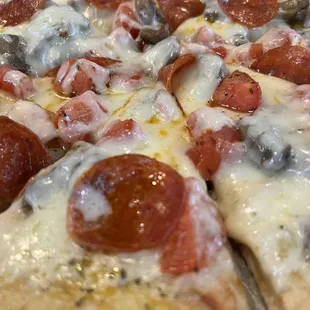 White pizza minus the onions added mushrooms delicious!!!