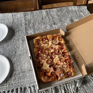 Pepperoni pizza take out