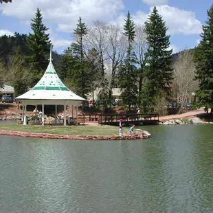 Gazebo &amp; small lake down the street from the Mariposa cabin