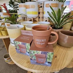 The spoon for this mug is a little shovel!