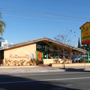 the outside of the restaurant