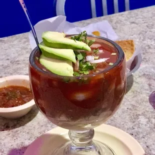 I came here because it was near my hotel. The tostada of ceviche was ok. The cocktail was Ok.